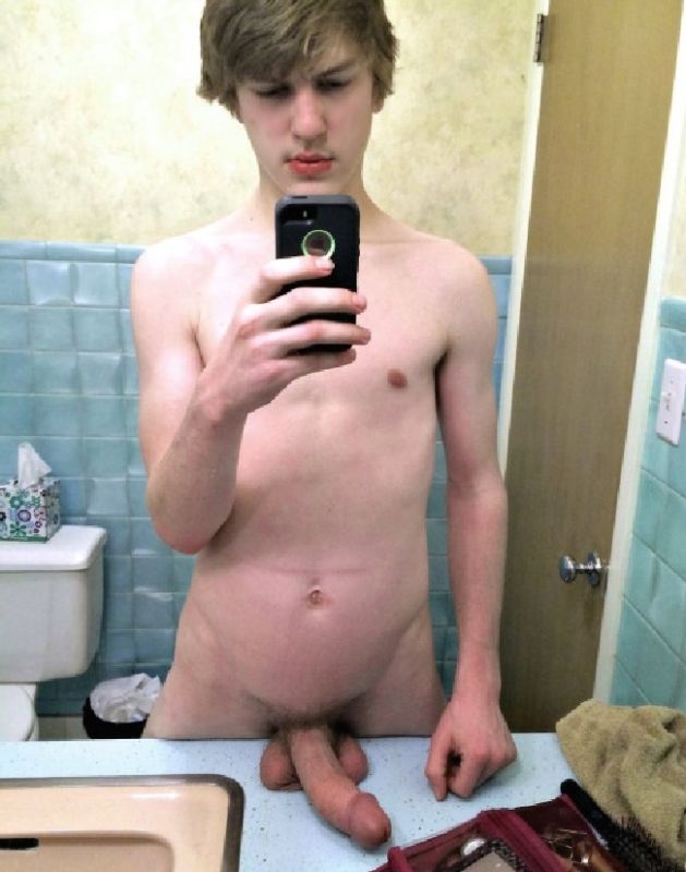 college nude selfies