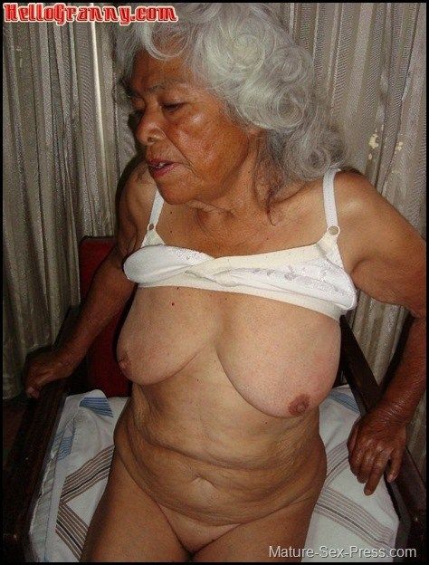 old wrinkled gray haired pussy