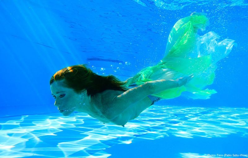 underwater fingering girlfriend