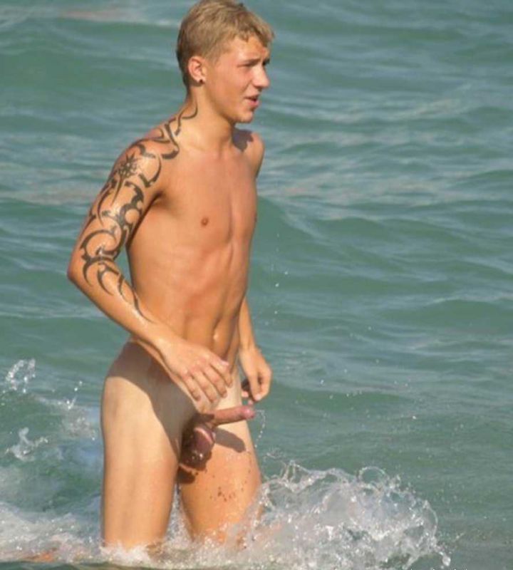 curvy nude at beach
