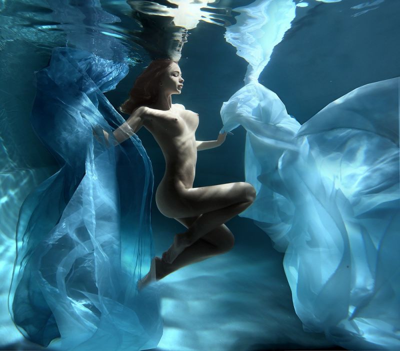 nude underwater woman scene