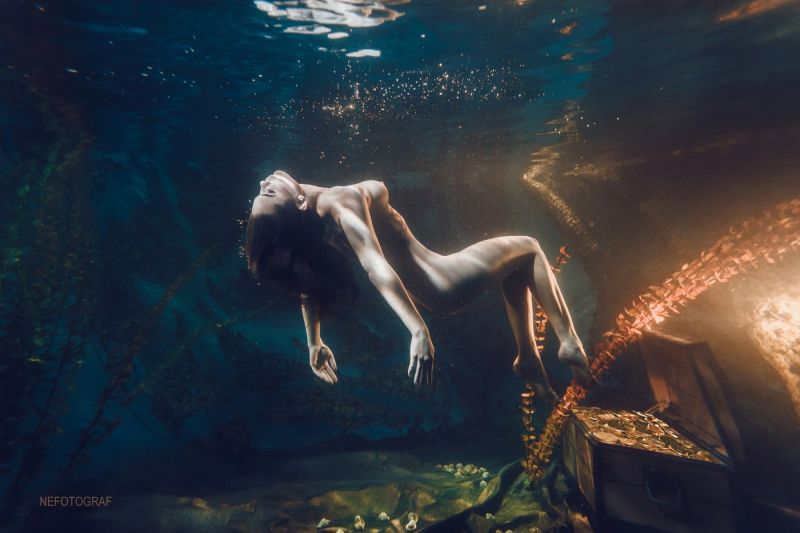underwater female nude body