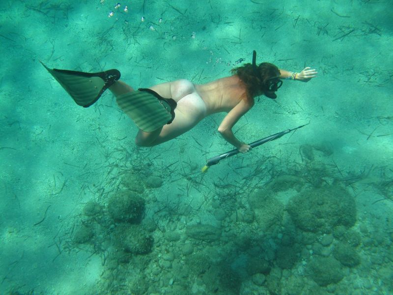 beautiful nude women underwater