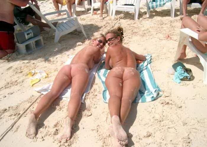amateur topless at beach
