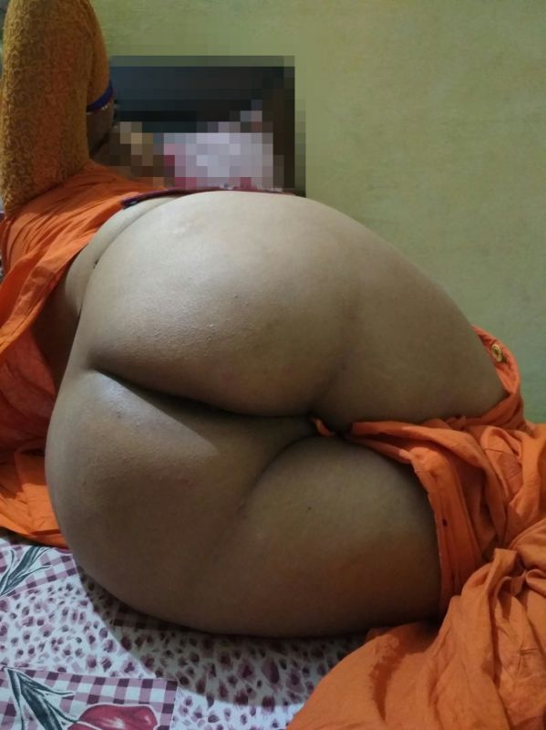 nude woman ass