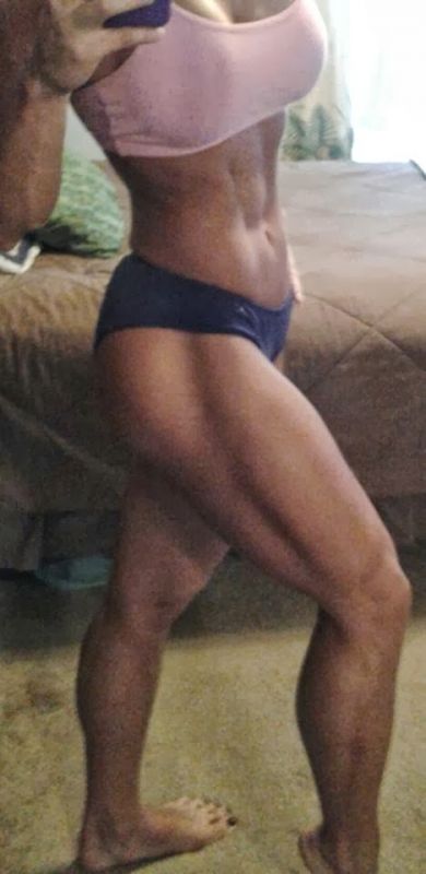 nude muscle selfie