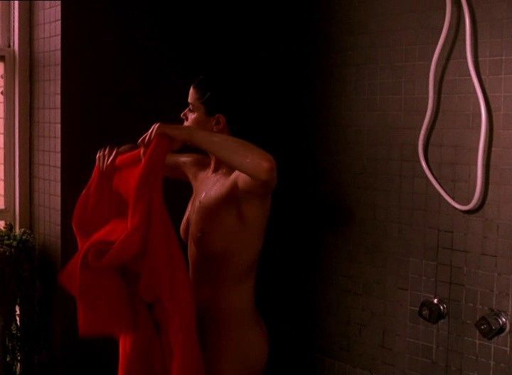 Camble nude neve Neve Campbell