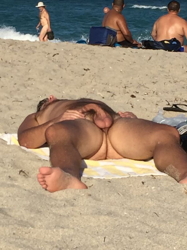 hot guy nude beach porn