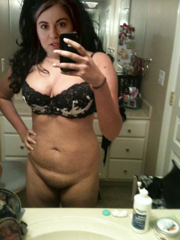 Cheating Latina Wife Nude Selfie Niche Top Mature