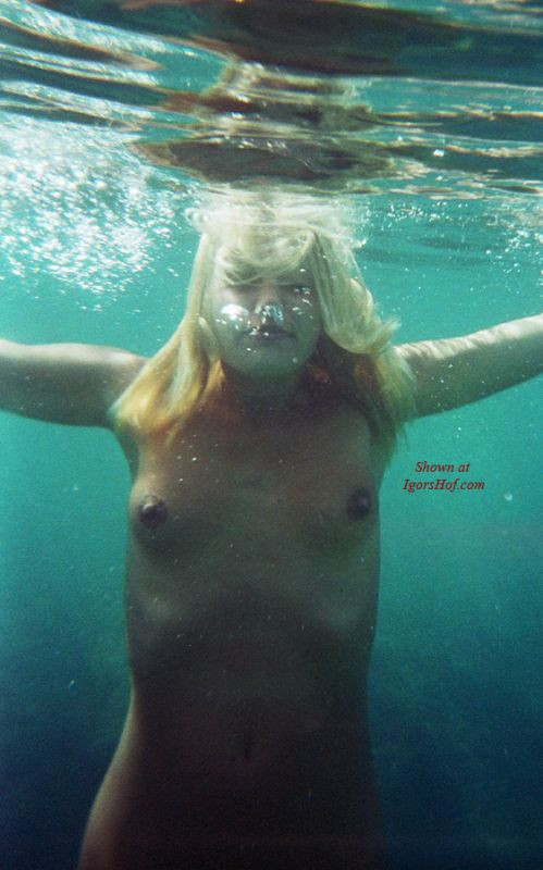 naked woman underwater orgasm