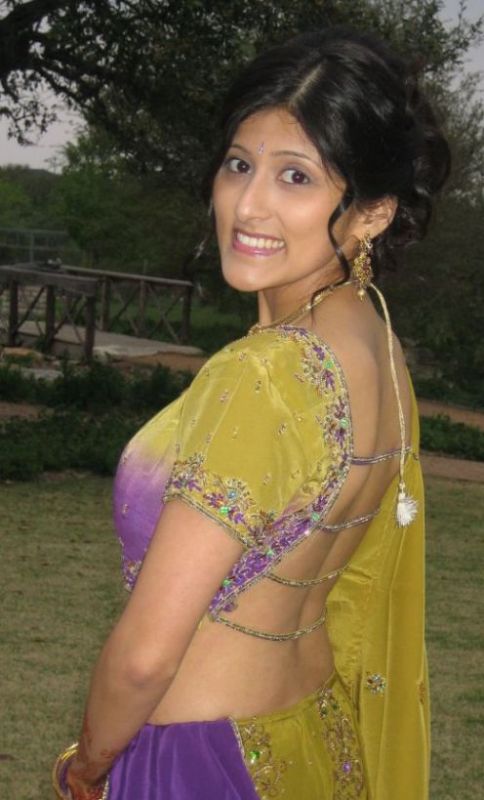 actress saree without blouse