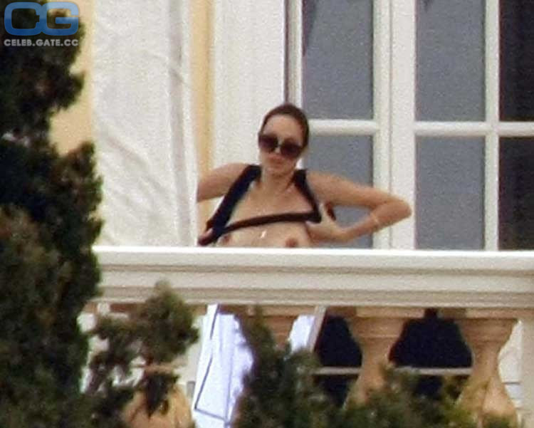 Nackt playboy jolie angelina Angelina Jolie
