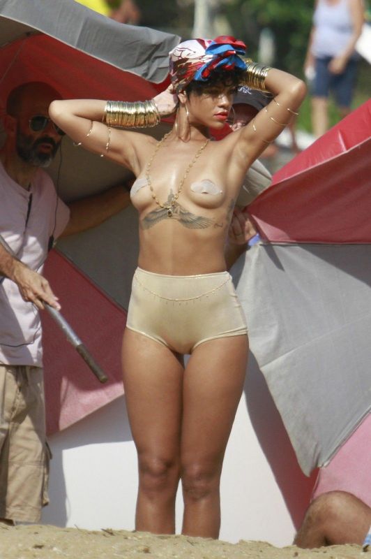 Rihanna Nude Pussy Cumception