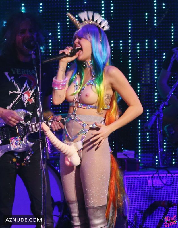 Miley cyrus nude concert