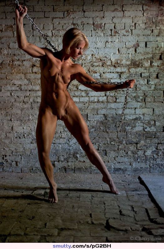 huge female muscle naked