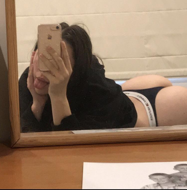 male butt selfie