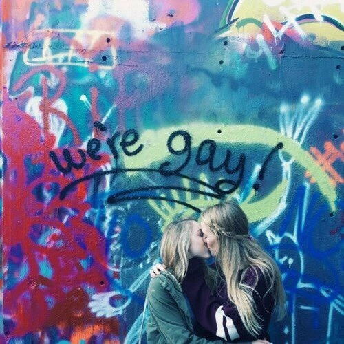 kissing two gir tumblr