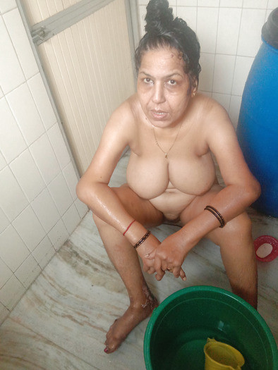 tamil hidden bathing