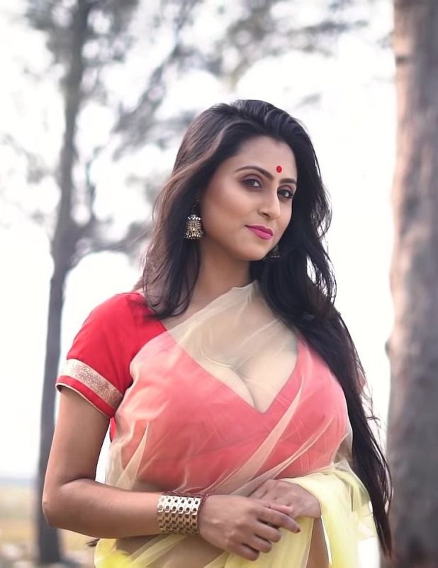 big lndia woman