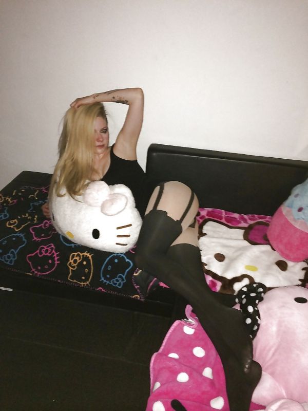avril lavigne outfits
