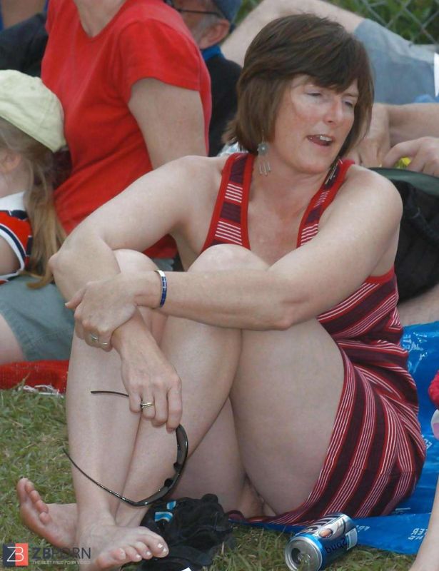 hairy mature ass spread