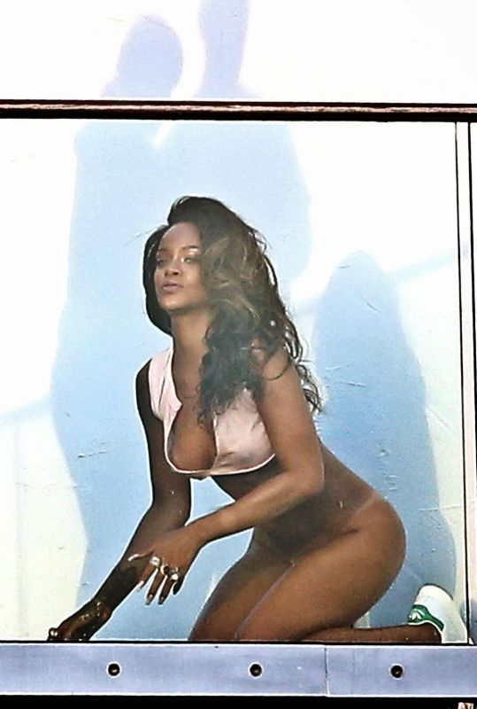 rihanna red lipstick