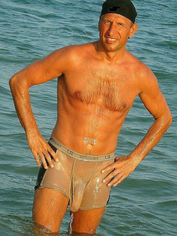 amateur male crotch bulge