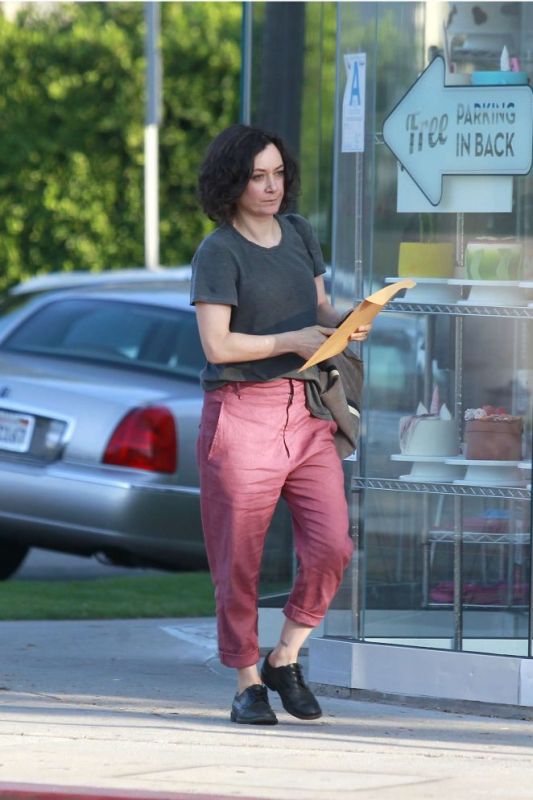 linda perry sara gilbert