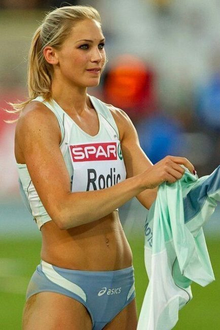 attractive female track athletes