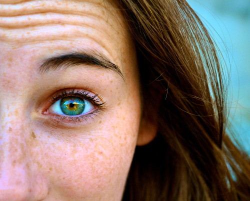 girl with yellow eyes