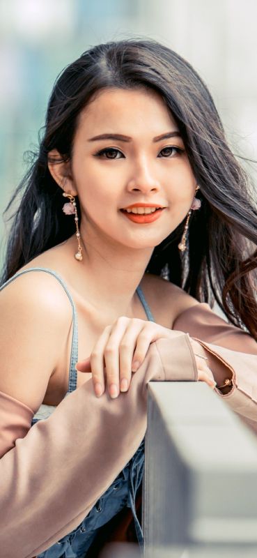 asians people with colored eyes