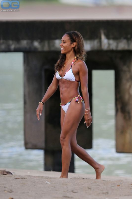 jada pinkett smith shows some skin