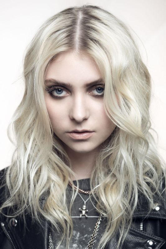 taylor momsen stomach