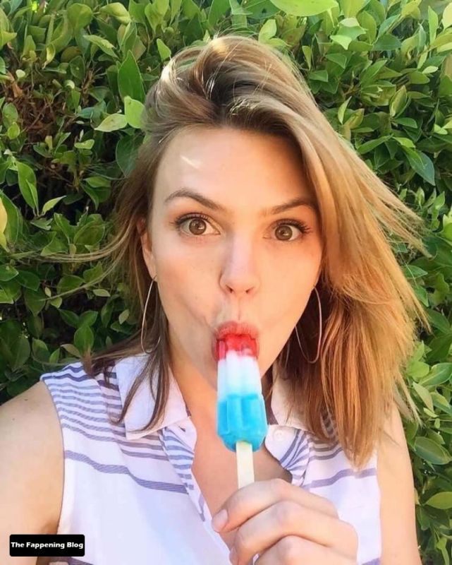 hottest aimee teegarden