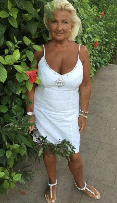 mature shaved vagina