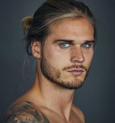 iceland model posing iceberg