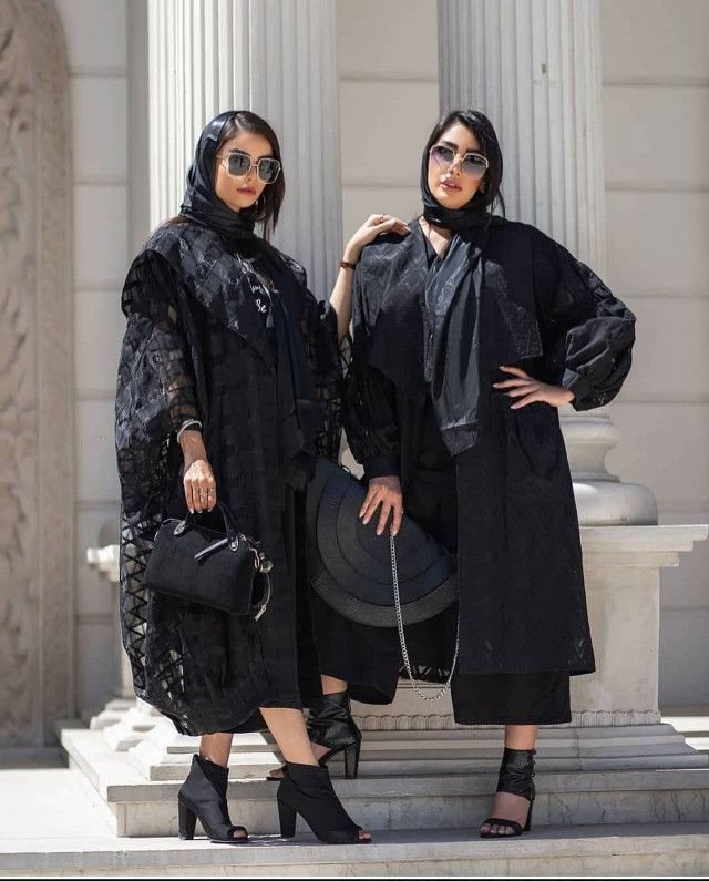 female contemporary artist iranian