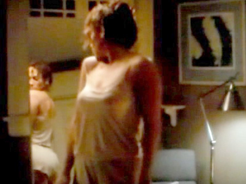 jennifer no bra