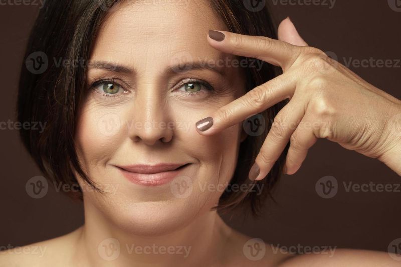 woman with wrinkles body legs