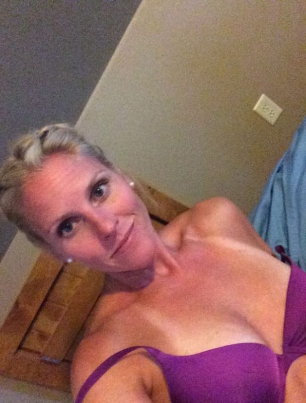 lady reporter in nfl locker