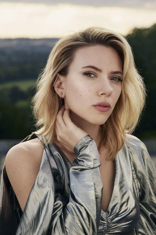 scarlett johansson red