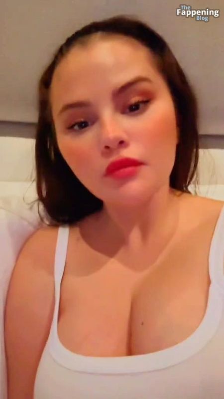selena gomez pin up