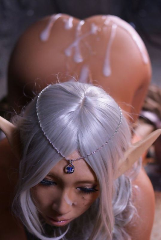slave leia cosplay model