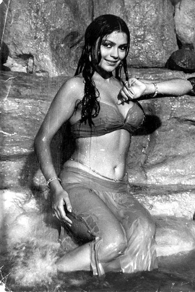 zeenat aman swim
