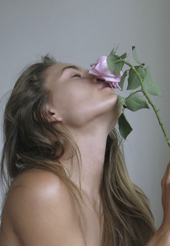 kissing