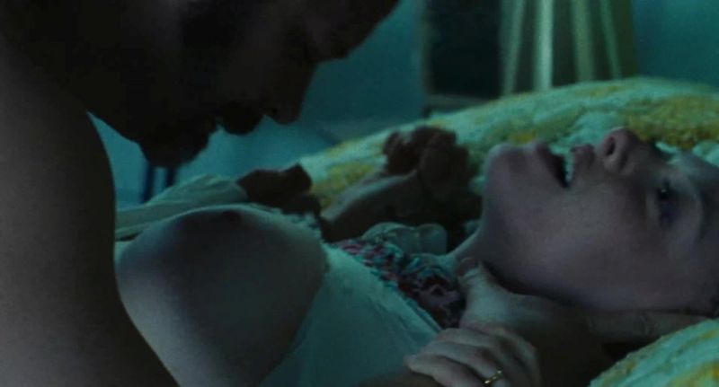 amanda seyfried scene jennifer gif
