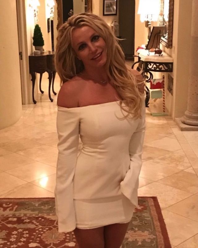 britney spears on beach