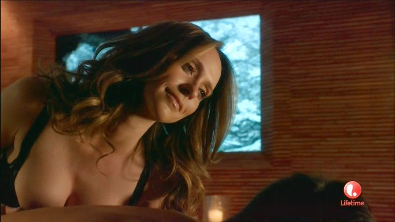 jennifer love hewitt pose