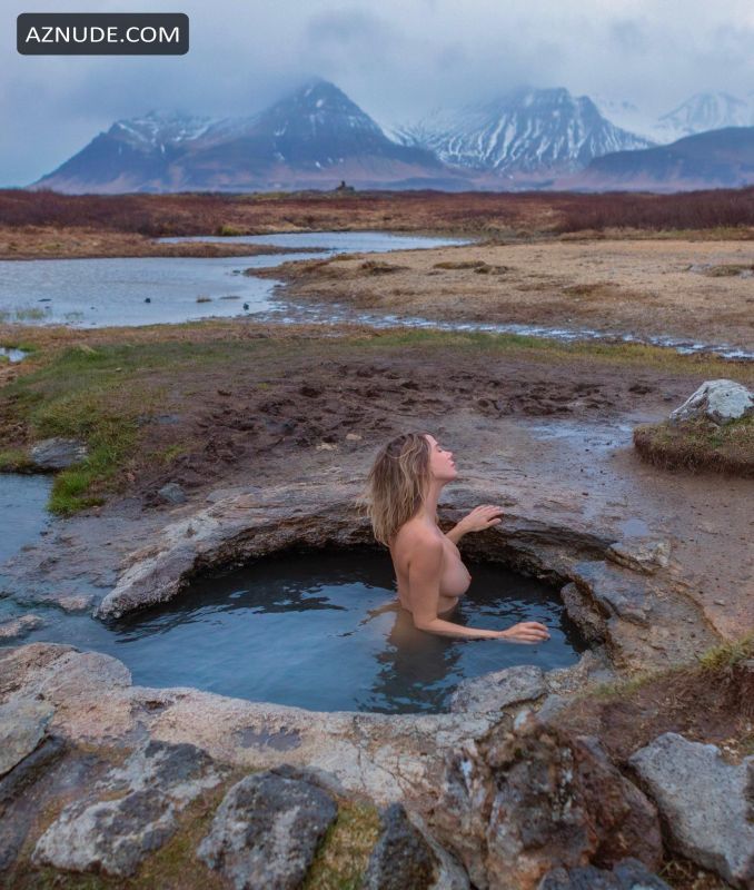 nude women massage