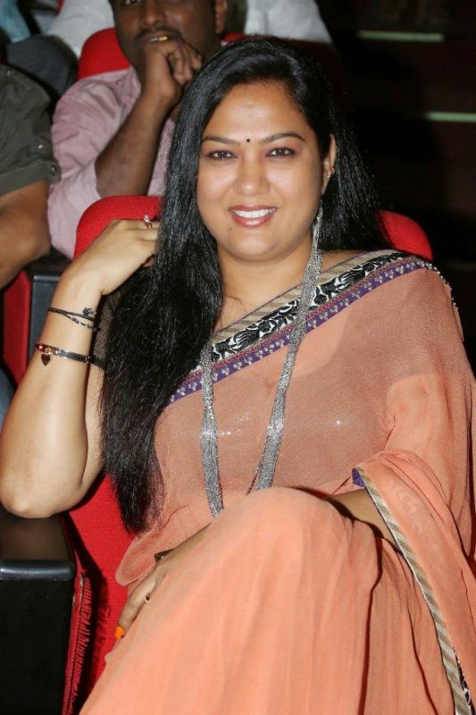 actress side view